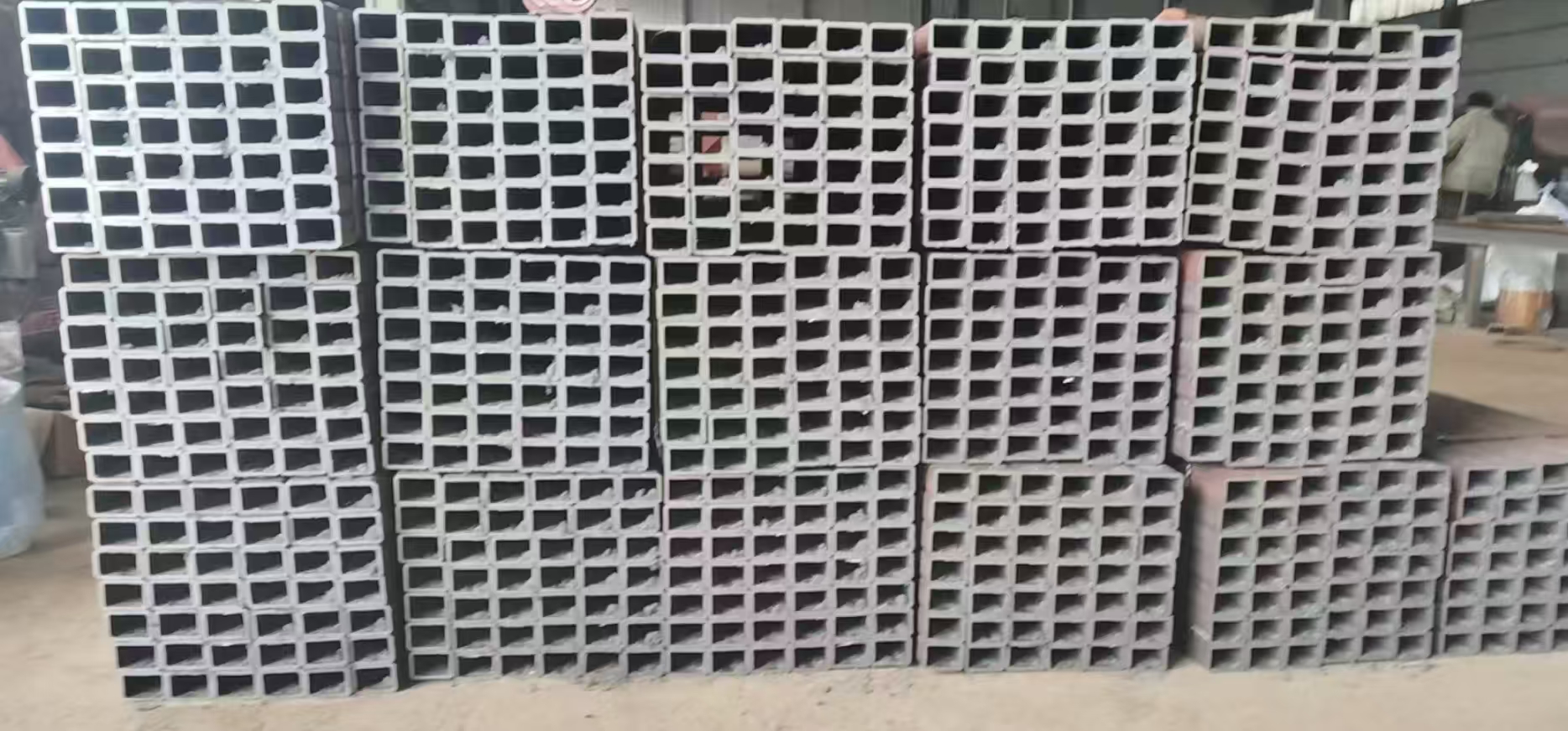 预计后期Q235B方矩管价格重心仍将下移为主