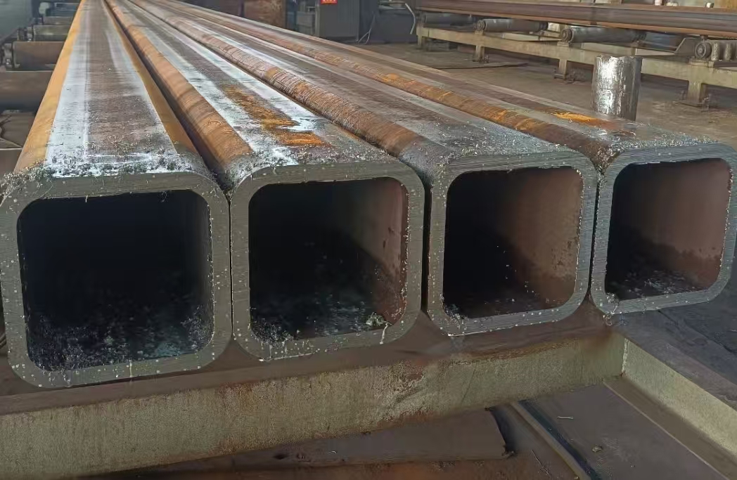 黑色系期货强势上扬 Q355C方矩管价格小幅上行